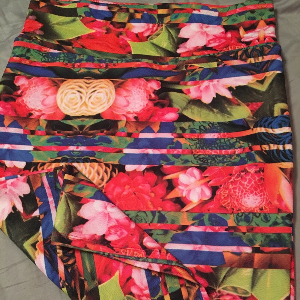 Small stretchy Cassie skirt.  Worn once LLR